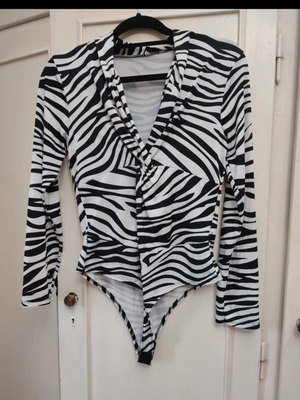 Long-sleeve zebra print bodysuit with V-neck and knot, like new