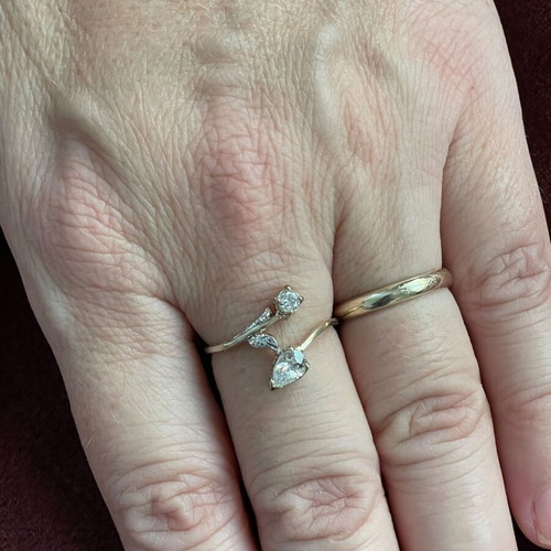 Women's 14K gold ring like new with round cut and pear-shape stones