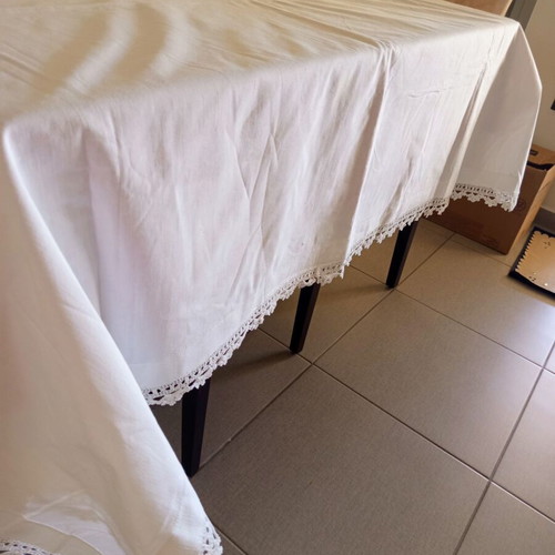 Handmade white tablecloth with crocheted lace, used, 209 x 164 cm