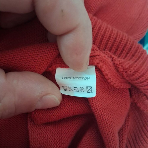 Red pullover used, size M