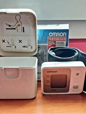 Omron digital wrist blood pressure monitor like new