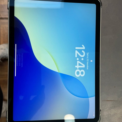 Apple iPad Air 4th Gen 64GB WiFi and Cellular Like New with Case