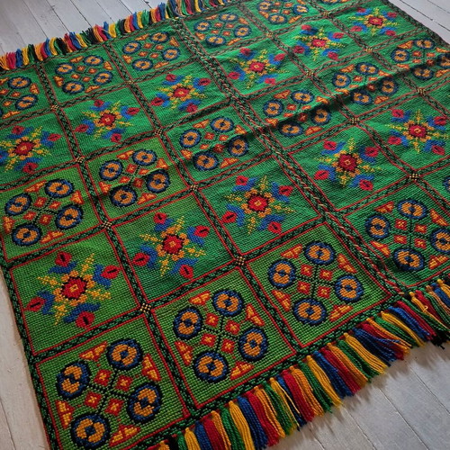 Handmade rug like new with vivid colors 1.20x1.00