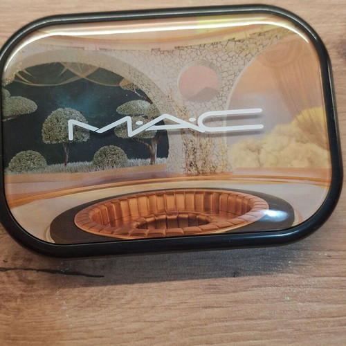 Mac palette like new