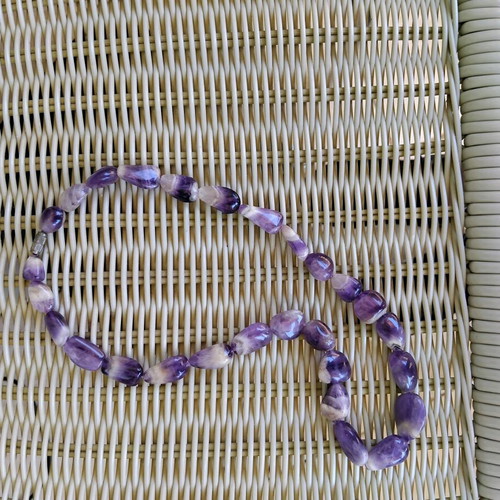 Amethyst necklace like new, purple