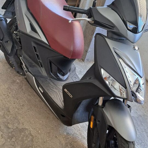 Kymco Agility 200 scooter like new, automatic, 11,000 km