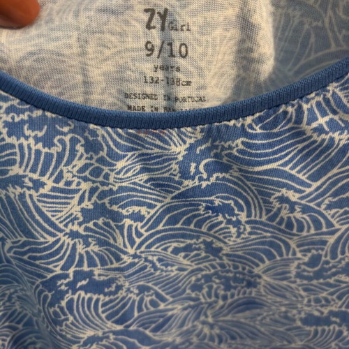 ZY Girls T-shirt like new, age 9-10, 132-138 cm, with ruffles