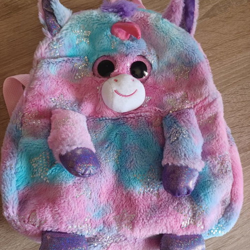 Children's back pack like new, multicolored