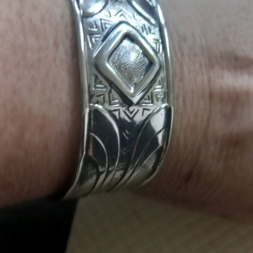Silver bracelet cuff like new adjustable to wrist size