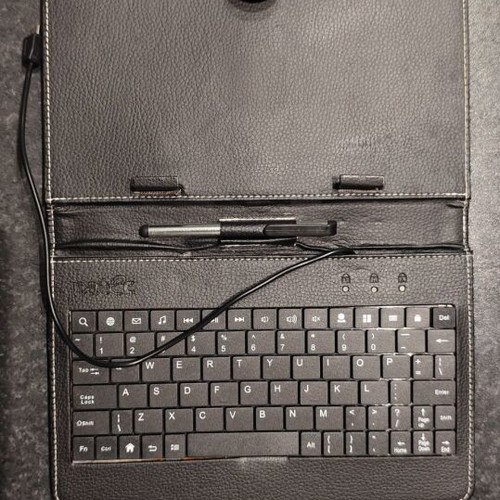 Tablet case with keyboard and stylus like new
