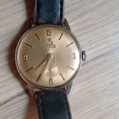 Venys wristwatch used, manual winding, works perfectly