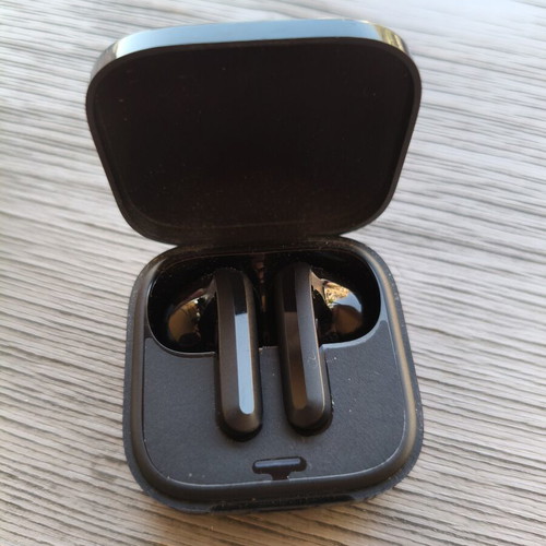 Redmi Buds 6 Active wireless earbuds used, one earbud works
