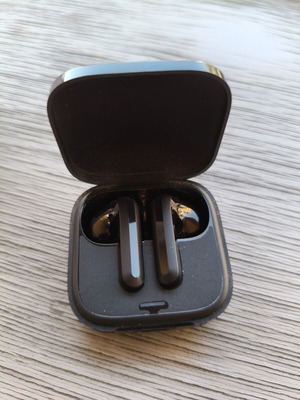 Redmi Buds 6 Active wireless earbuds used, one earbud works