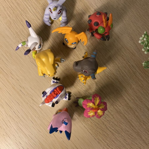 Digimon figures like new, set of 9
