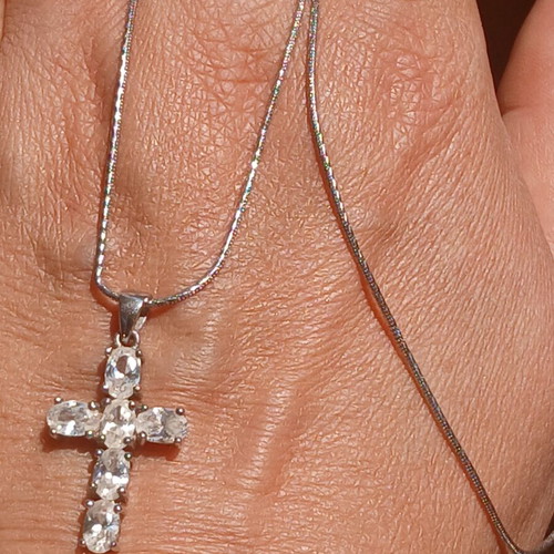 Cross pendant with zirconia and 925 silver chain