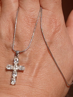 Cross pendant with zirconia and 925 silver chain