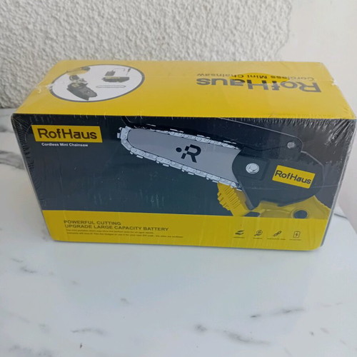 Battery chainsaw like new, barely used
