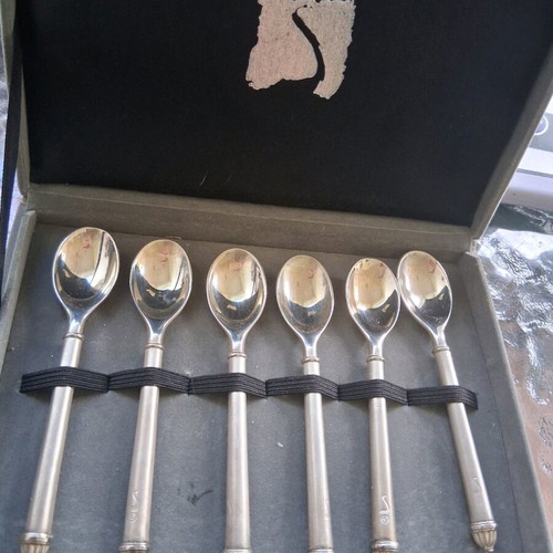 Collectible spoons like new, velvet case, late 1800s