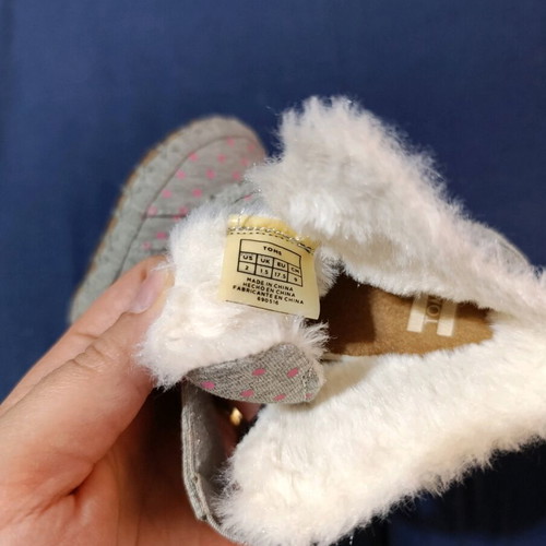 Toms baby shoes No 17.5 new