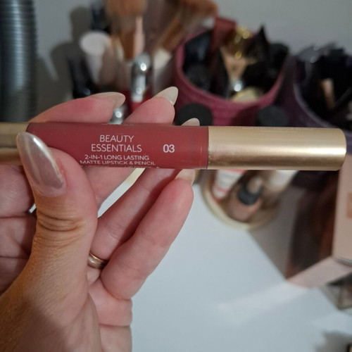 Radiant lip gloss and Kiko lip pencil like new