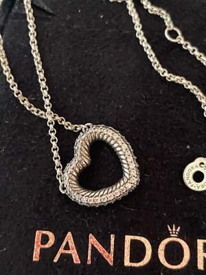 Κολιέ Pandora με διπλή καρδιά, ασημί