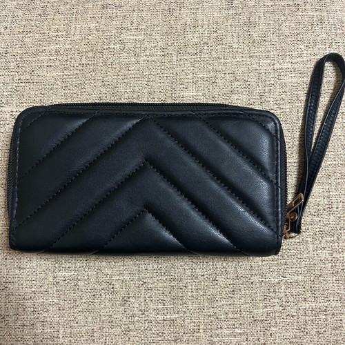 Black clutch wallet like new with wrist strap