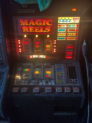 Magic Reels slot machine like new, large size, accepts drachmas
