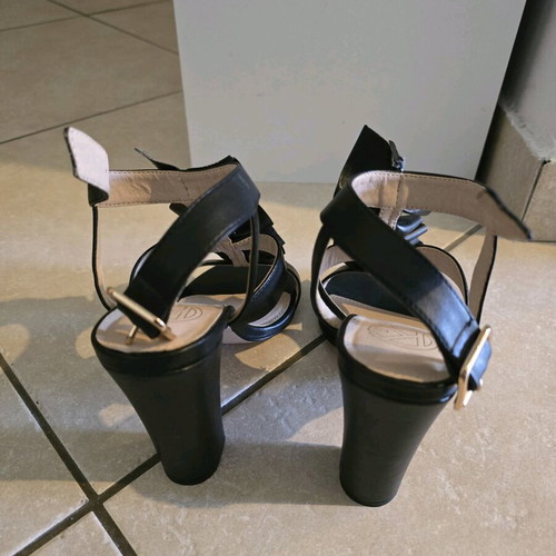 Kurt Geiger black sandals like new, size 38