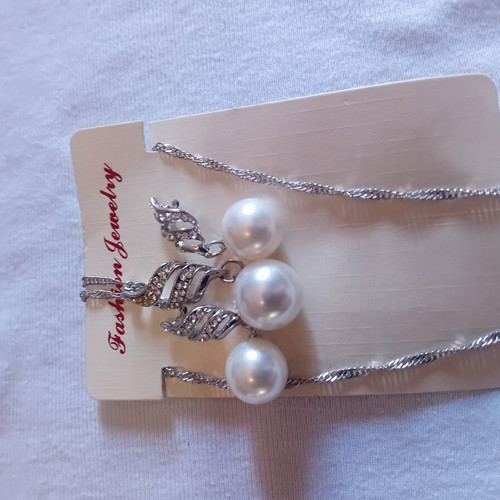 Jewelry set with pearls like new