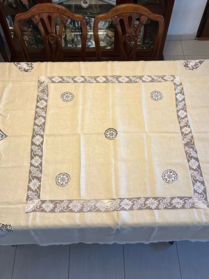 Τραπεζομάντηλο μεταχειρισμένο 148x148cm