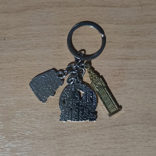 Metal London souvenir keyring like new with Big Ben and London Eye charms
