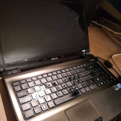 Asus laptop μεταχειρισμένο με i5, 8GB RAM, SSD 250GB, χωρίς τροφοδοτικό