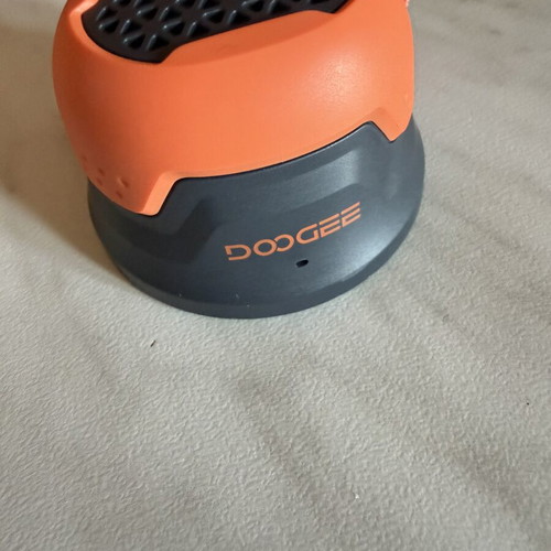 Magnetic waterproof Bluetooth speaker like new