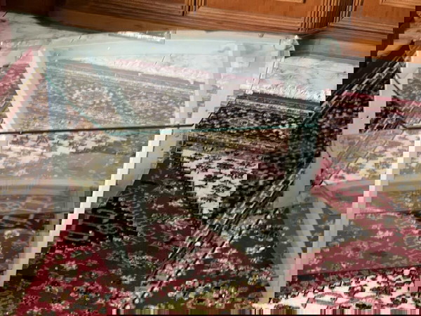 τραπέζι σαλονιού -μπορεί να χρησιμοποιηθεί για να μπει πάνω η τηλεόραση