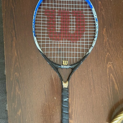 Wilson tennis racket like new in very good condition