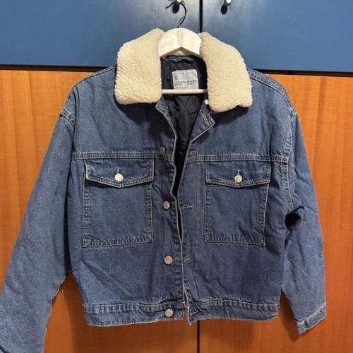 Denim jacket with fur collar, new, size S, Primark, blue