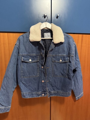 Denim jacket with fur collar, new, size S, Primark, blue