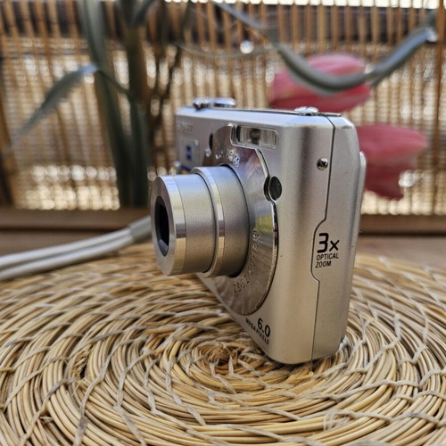 Sony Cyber-shot DSC-W30 digital camera bundle like new