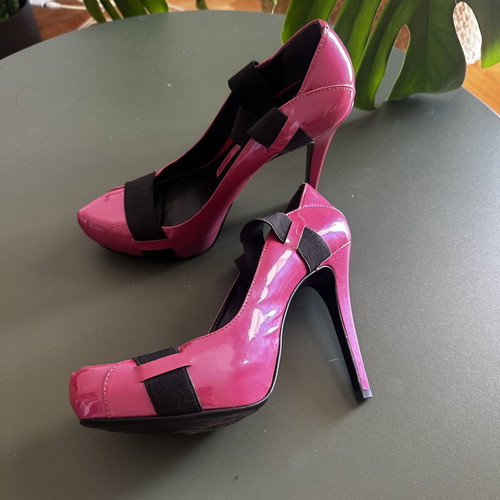 Schutz platform shoes size 39 like new, leather patent, black and pink