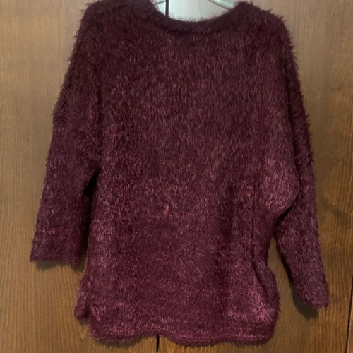Burgundy blouse in a loose fit like new