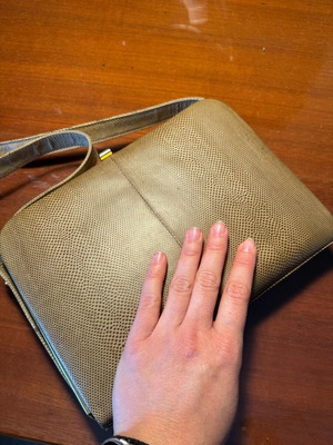 Vintage leather handbag with reptile texture like new, beige gold