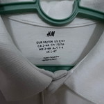 Σετ πόλο μπλουζάκι H&M και μπεζ παντελόνι Orchestra, μεγέθη 98/104