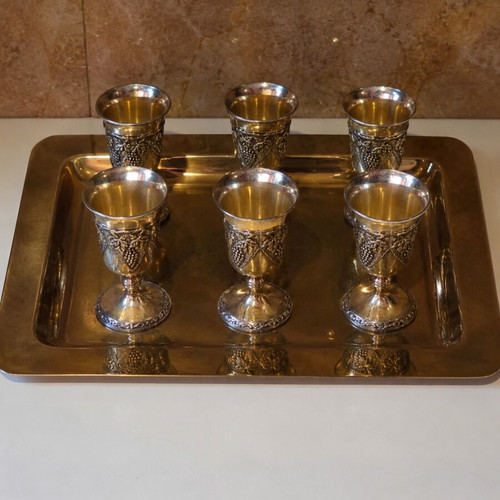 Set of 6 metal glasses with tray like new, gold and silver tones