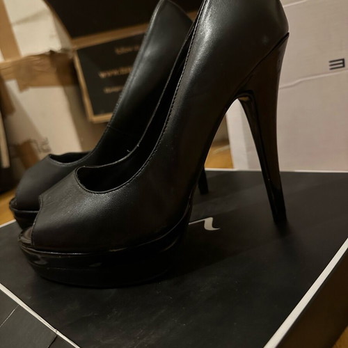 Exe peep toe black leather pumps new with iridescent silver insole