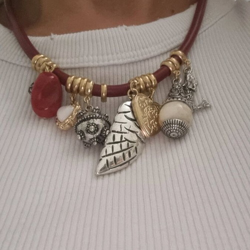 Necklace like new with various brown elements
