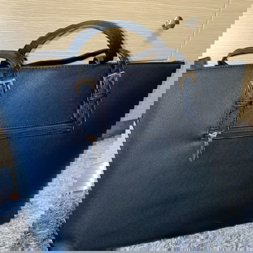 Μαύρη τσάντα ώμου