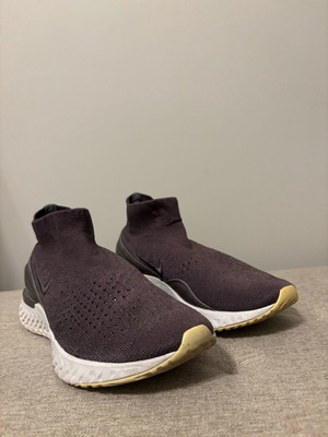 Nike Epic Phantom React Flyknit athletic shoes size 38 like new, gray
