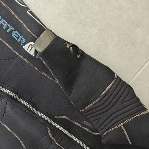 W1 5mm diving wetsuit, size large