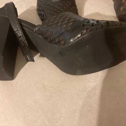 Women's Italian leather Badoos sandal new, black, size 40