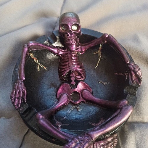 Decorative ashtray handmade from resin